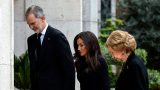 Regina letizia e re felipe insieme alla regina sofia in un momento emozionante