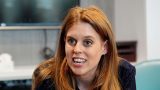 Princess Beatrice splendida in uscita con Eugenie e mamma Sarah