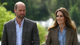 Principessa kate e principe william accolgono i bambini a casa loro