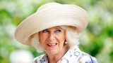 Queen Camilla coccola il cucciolo Moley nella sua casa privata senza re Carlo
