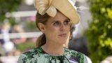 Abito cocktail che esalta la silhouette di princess Beatrice