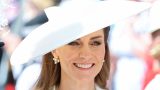 Kate in abito di pizzo con capelli lunghi: il look da sposa che sorprende