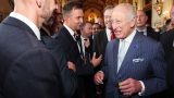 Reunion storica tra re Carlo e i suoi fratelli nella famiglia reale
