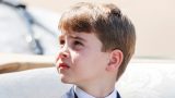 Prince Louis sorride guardando il papà William in una foto privata