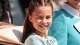 Princess charlotte mostra per la prima volta i capelli lunghi fino alla vita al trooping the colour 2025
