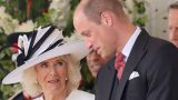 Bacio di prince william a queen camilla: un momento raro di affetto