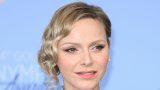 Princess charlene in abito leggero con la figlia princess gabriella