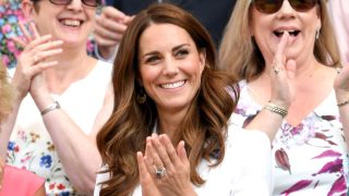 Look impeccabile di Kate Middleton al debutto nella Royal Box di Wimbledon