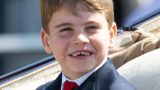 Prince louis riceve un regalo indimenticabile da un’icona del tennis a wimbledon