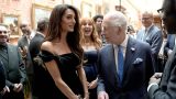 Re Carlo con George e Amal Clooney a una serata di gala al palazzo