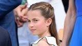 Princess charlotte viola il protocollo reale durante l’incontro con il vincitore di wimbledon jannik sinner