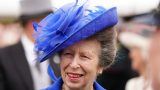 Princess anne sorprese nella coordinazione con la regina camilla