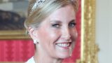 Tiara da un milione di sterline e abito satinato: il look mozzafiato della duchessa sophie