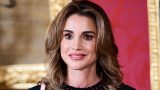 Queen rania sorprende con un elegante abito armani al matrimonio di jeff bezos