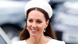 Abito da sposa sopra il ginocchio di princess kate per il grande giorno di princess charlotte